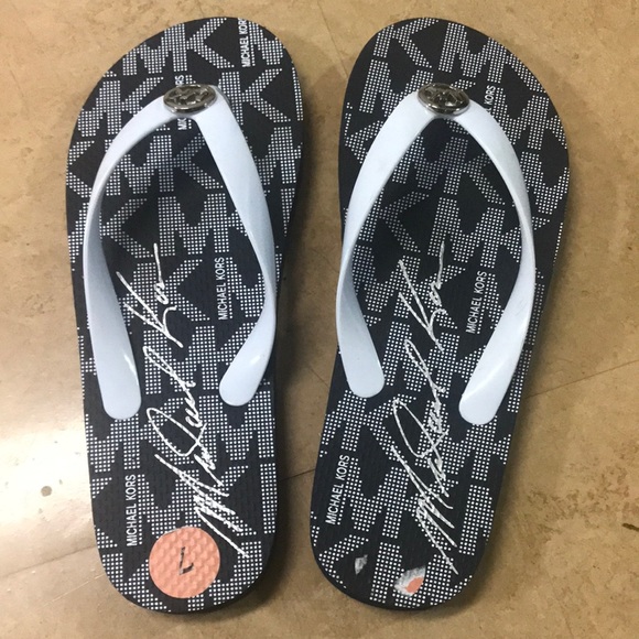Michael Kors flip-flops silver emblem sandals size 7 - Picture 1 of 5